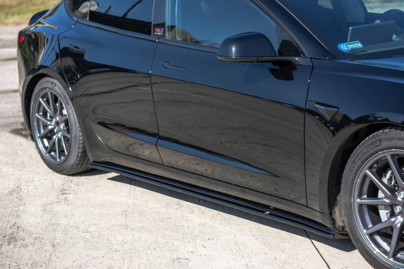 Side skirt Tesla Model 3 - Maxton design