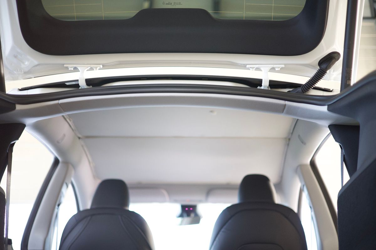 Solskjerming til takvindu Tesla Model Y Juniper