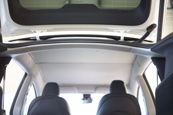 Main Image Sunshade for roof window Tesla Model Y Juniper 