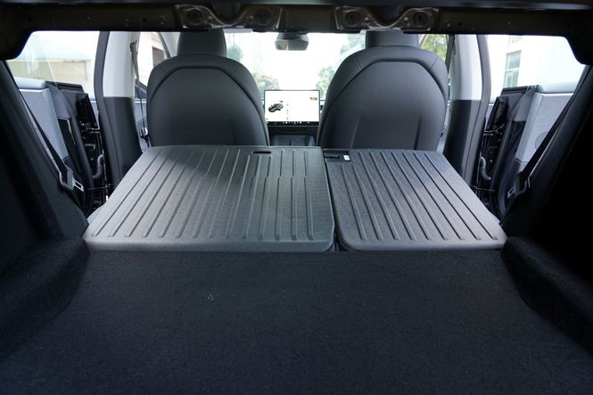 Main Image TPE back seat protector Tesla Model 3 Highland
