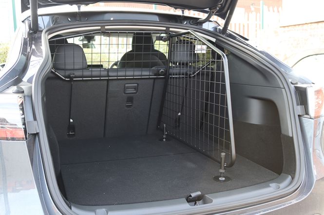 Main Image Dog guard and divider - Tesla Model Y